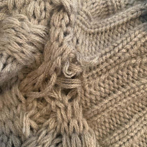 Poncho - Picture 6 of 6